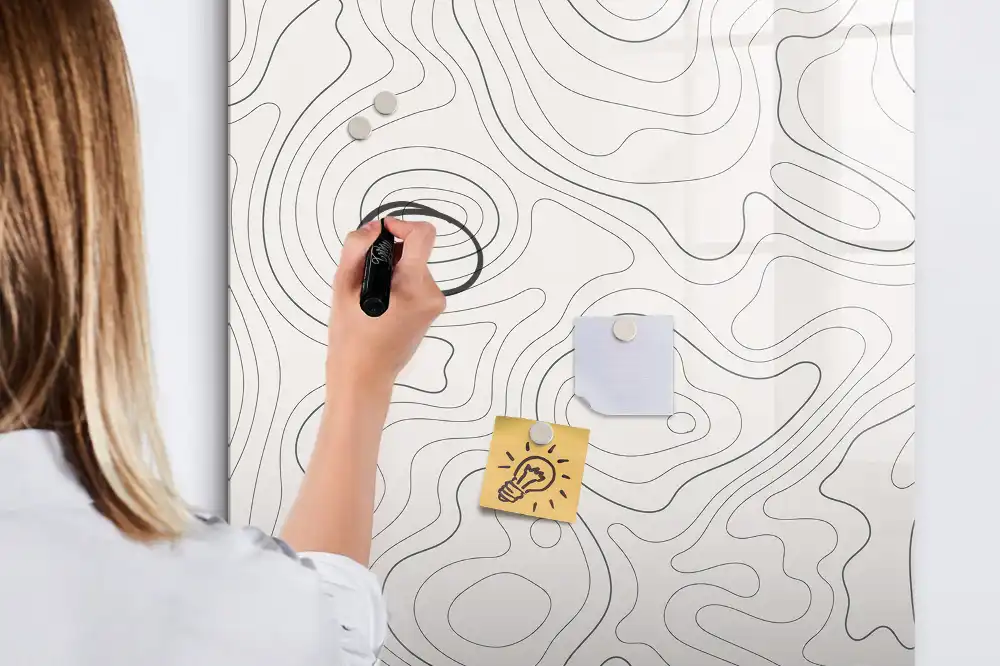 Magnetická popisovací tabule s motivem abstraktních linií