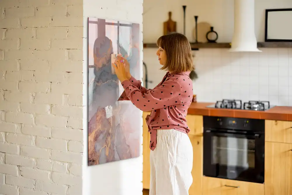 Stylová magnetická psací tabule z konglomerátu