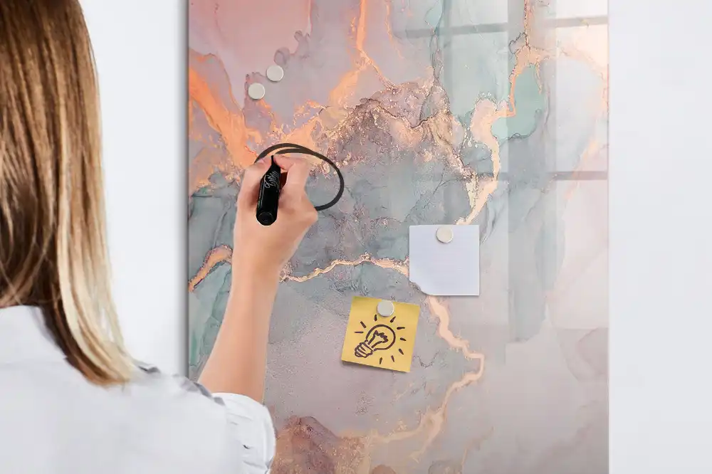 Stylová magnetická psací tabule z konglomerátu
