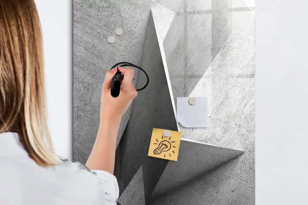 Magnetická popisovací tabule s geometrickým vzorem