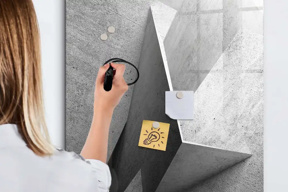 Magnetická popisovací tabule s geometrickým vzorem