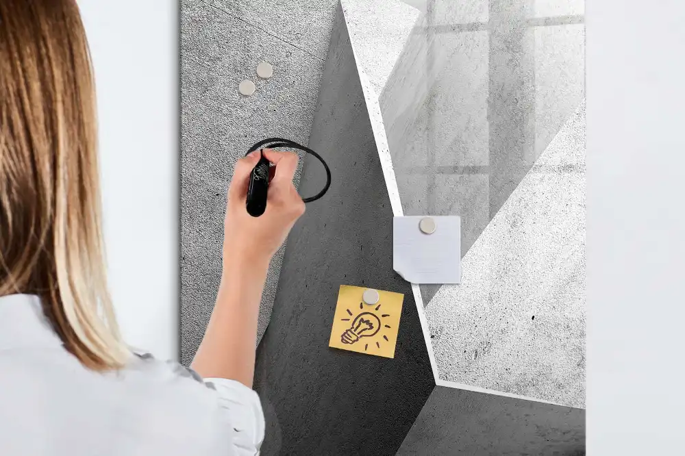 Magnetická popisovací tabule s geometrickým vzorem