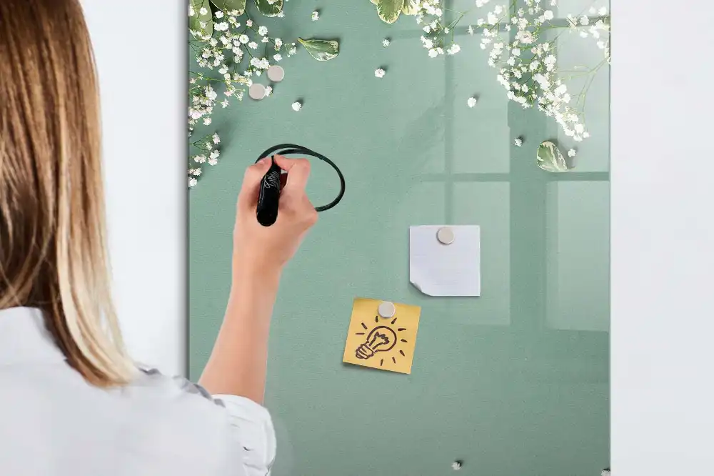 Magnetická psací tabule ze sádrového odlitku