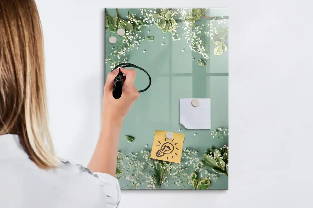 Magnetická psací tabule ze sádrového odlitku