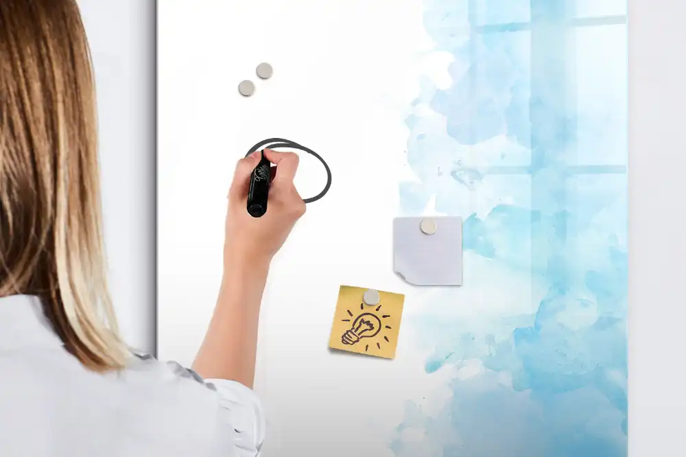 Magnetická popisovací tabule s motivem rozlitých akvarelů