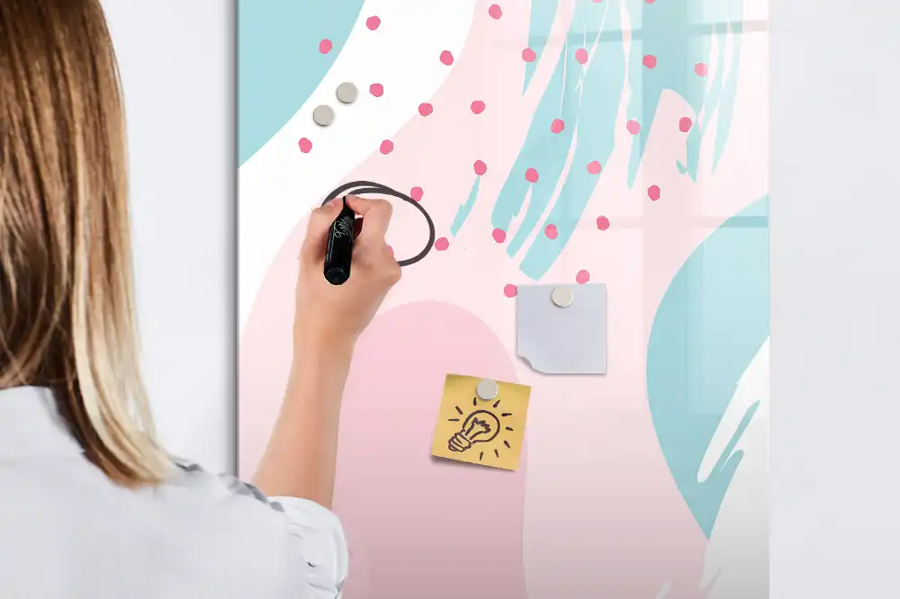 Magnetická kreslicí tabule se stylovou abstrakcí