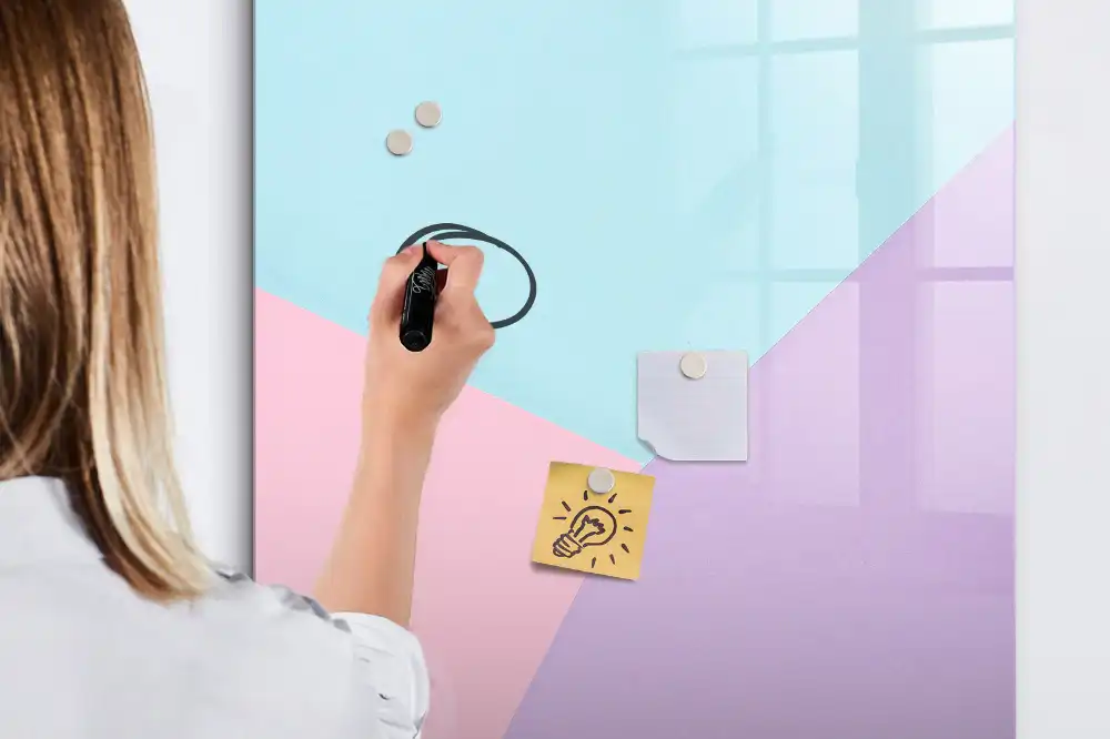 Magnetická popisovací tabule s jemným pastelovým vzorem