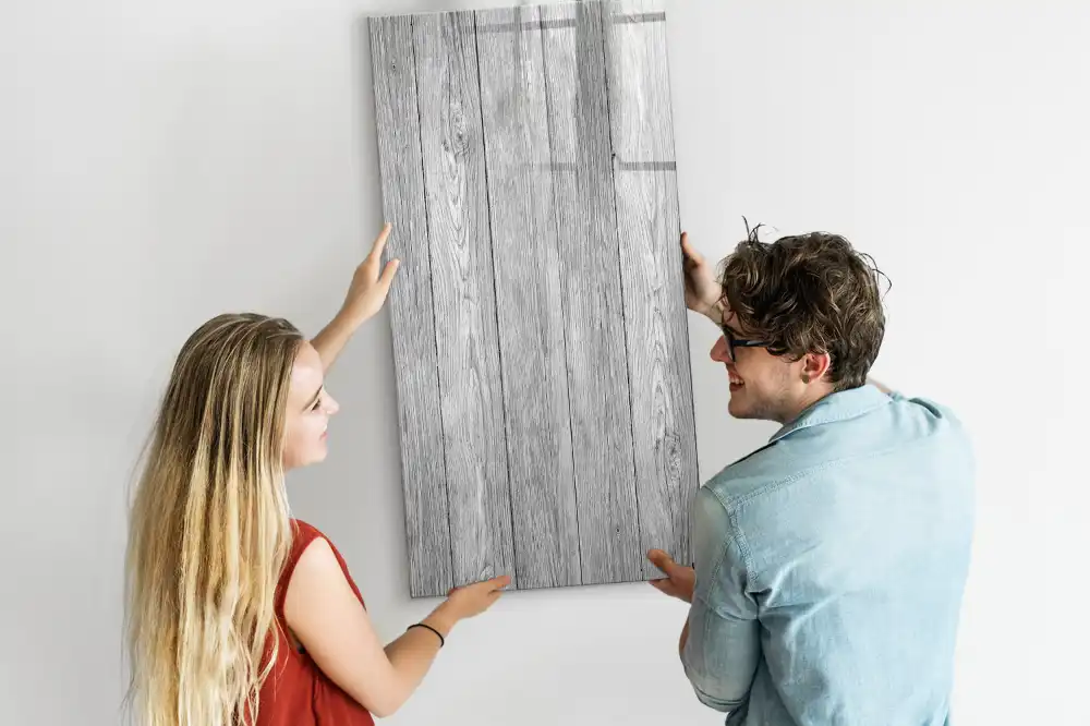 Magnetická popisovací tabule s dřevěnými konstrukčními prvky