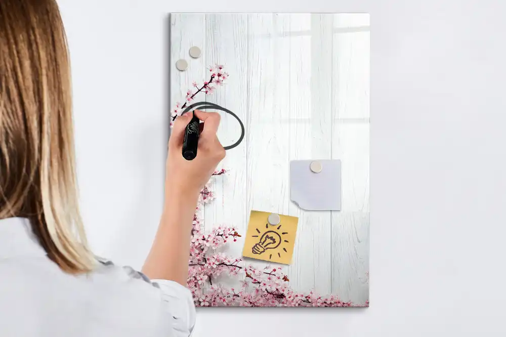 Dřevěná magnetická kreslicí tabule Duben