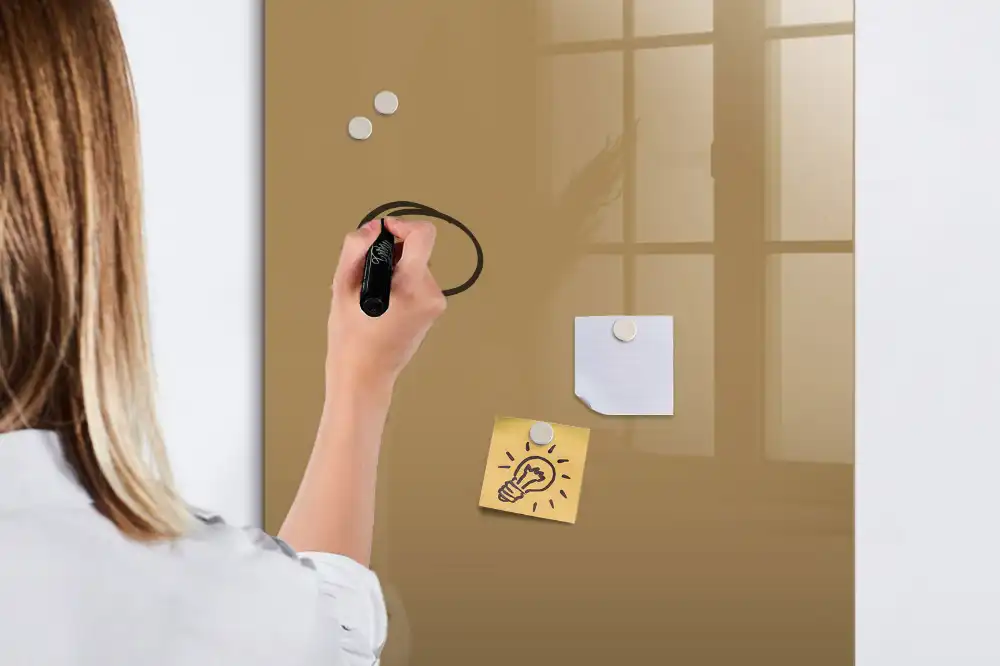 Magnetická popisovací tabule v tmavě béžové barvě