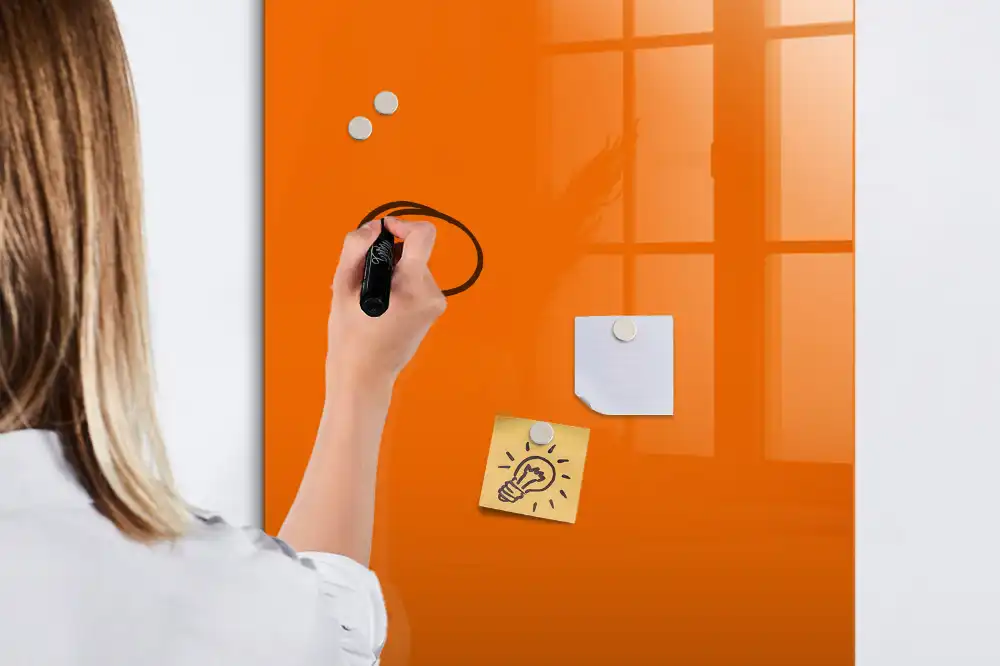 Oranžová magnetická psací tabule