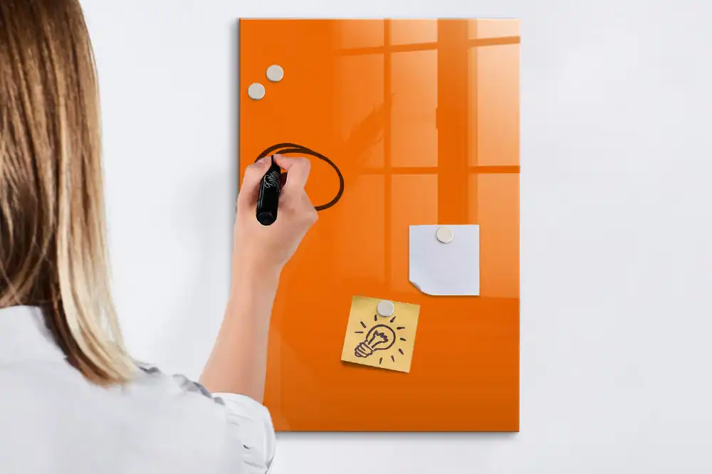 Oranžová magnetická psací tabule
