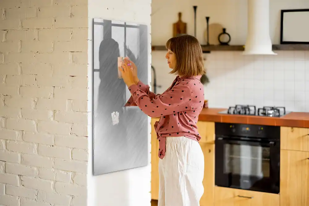 Magnetická kreslicí tabule s kovovým leskem