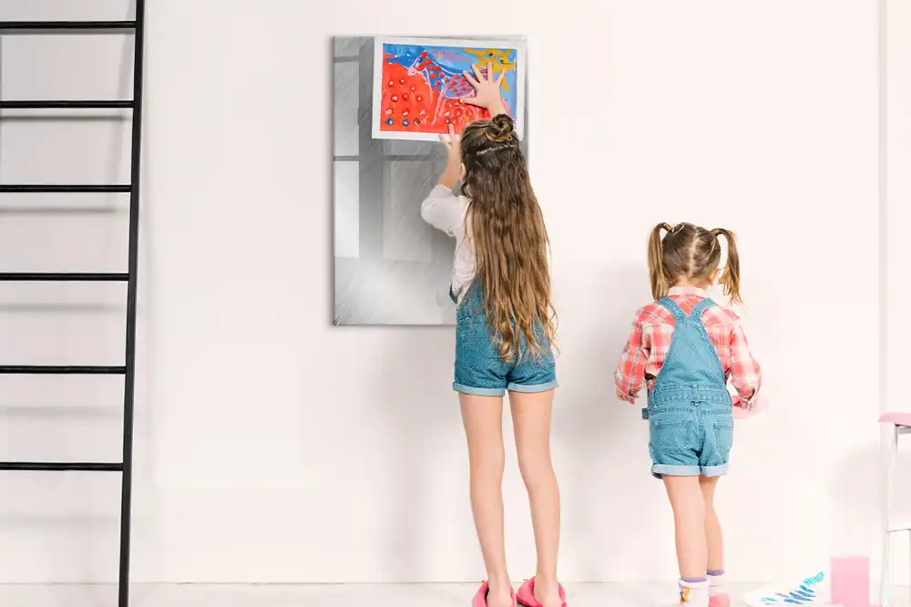 Magnetická kreslicí tabule s kovovým leskem