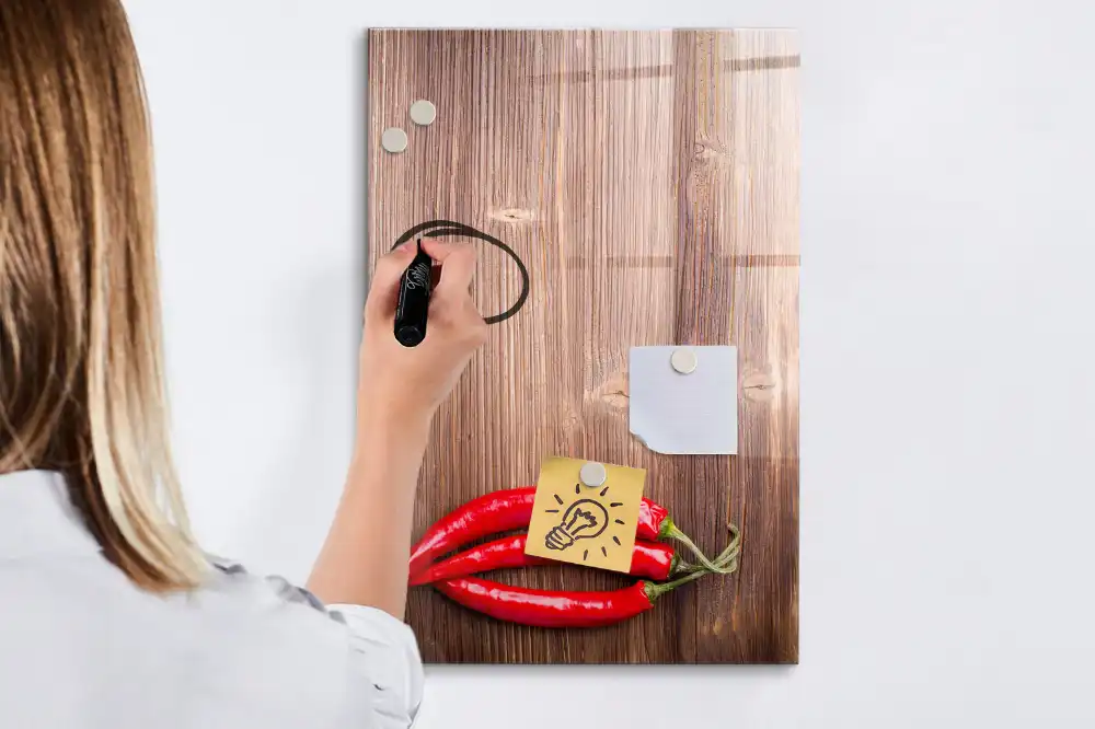 Magnetická kreslicí tabulka Chilli na prkénku