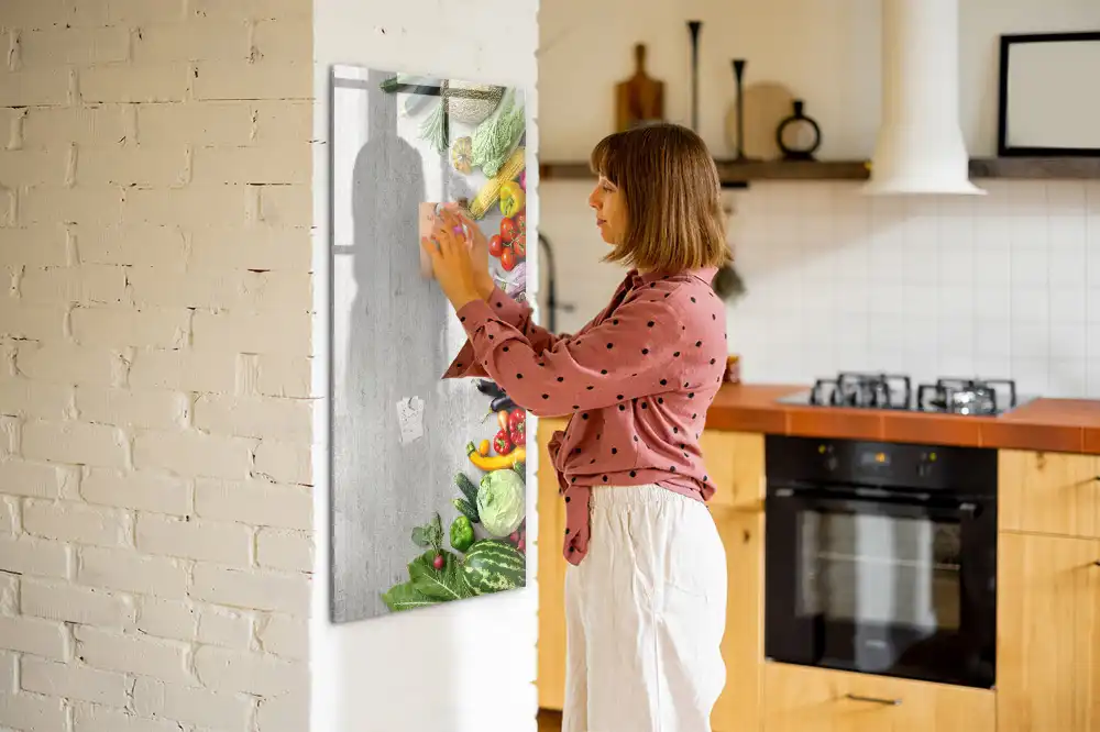 Magnetická kreslicí tabule se zeleninou na dřevěném podstavci
