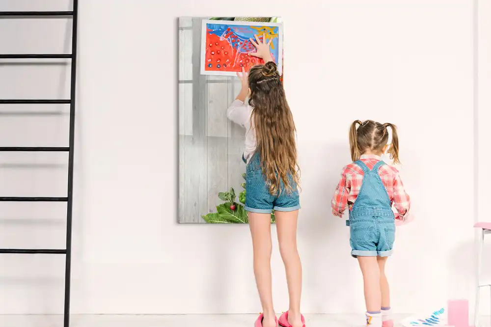 Magnetická kreslicí tabule se zeleninou na dřevěném podstavci
