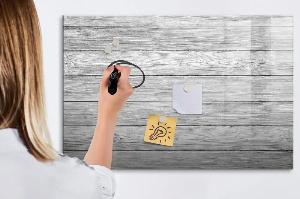 Dřevěná nástěnná magnetická tabule na kreslení