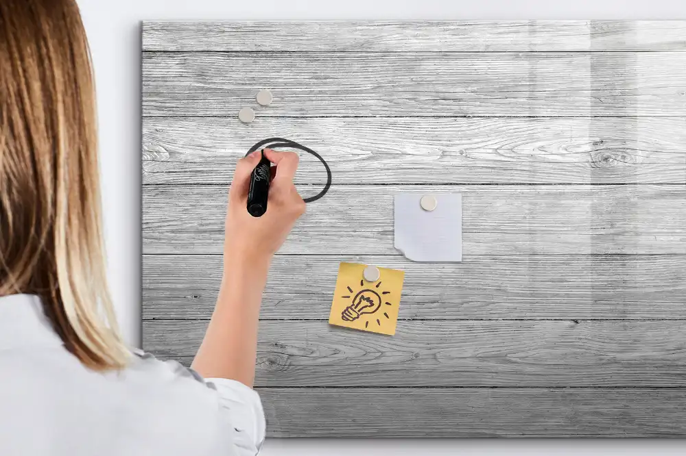 Dřevěná nástěnná magnetická tabule na kreslení