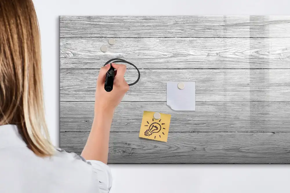 Dřevěná nástěnná magnetická tabule na kreslení