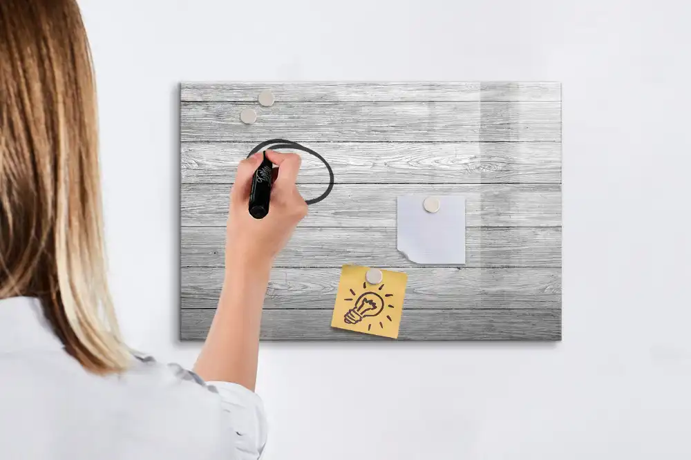 Dřevěná nástěnná magnetická tabule na kreslení