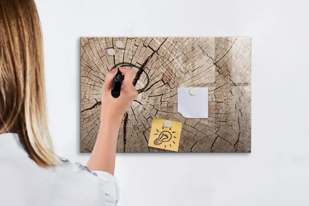 Magnetická kreslicí tabulka pro děti s motivem kmene stromu