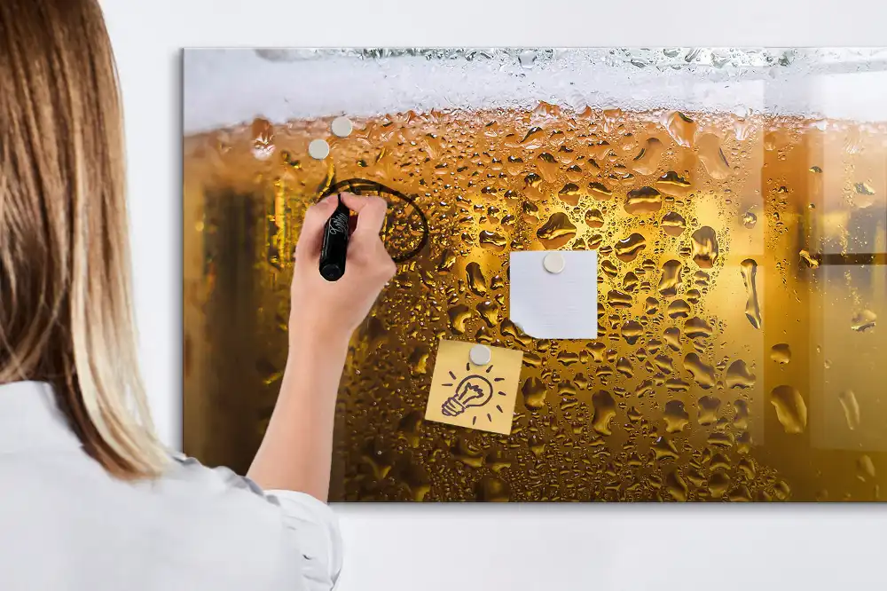 Magnetická kreslící tabule pro děti s motivem pivní sklenice s pěnou
