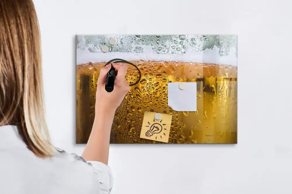 Magnetická kreslící tabule pro děti s motivem pivní sklenice s pěnou