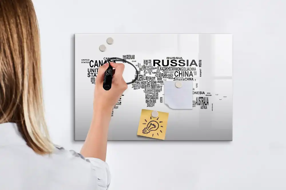 Magnetická kreslicí tabule s motivem kontinentů a písmen