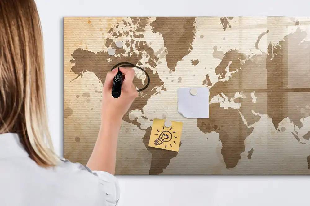 Magnetická kreslící tabule pro děti s ilustrovanou mapou světa