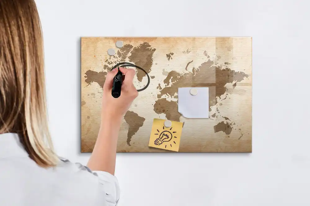Magnetická kreslící tabule pro děti s ilustrovanou mapou světa
