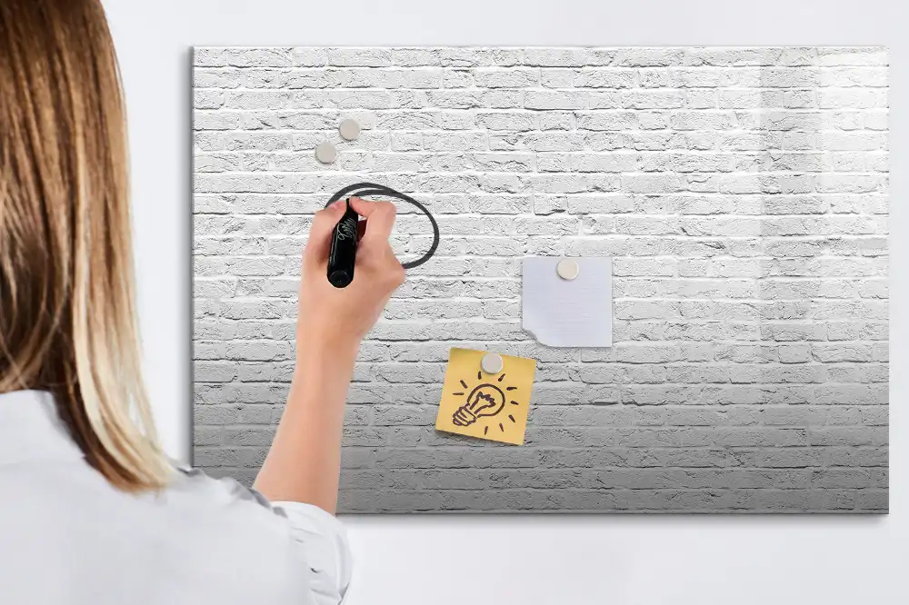 Magnetická kreslící tabule pro děti s motivem cihlové zdi