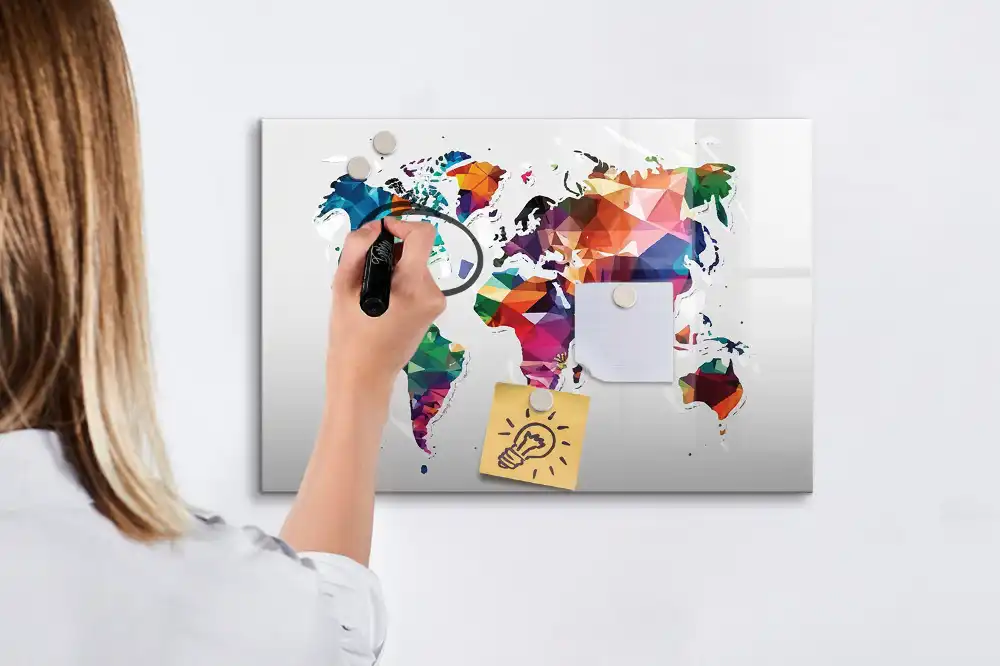Magnetická kreslící tabule pro děti s trojúhelníkovou mřížkou