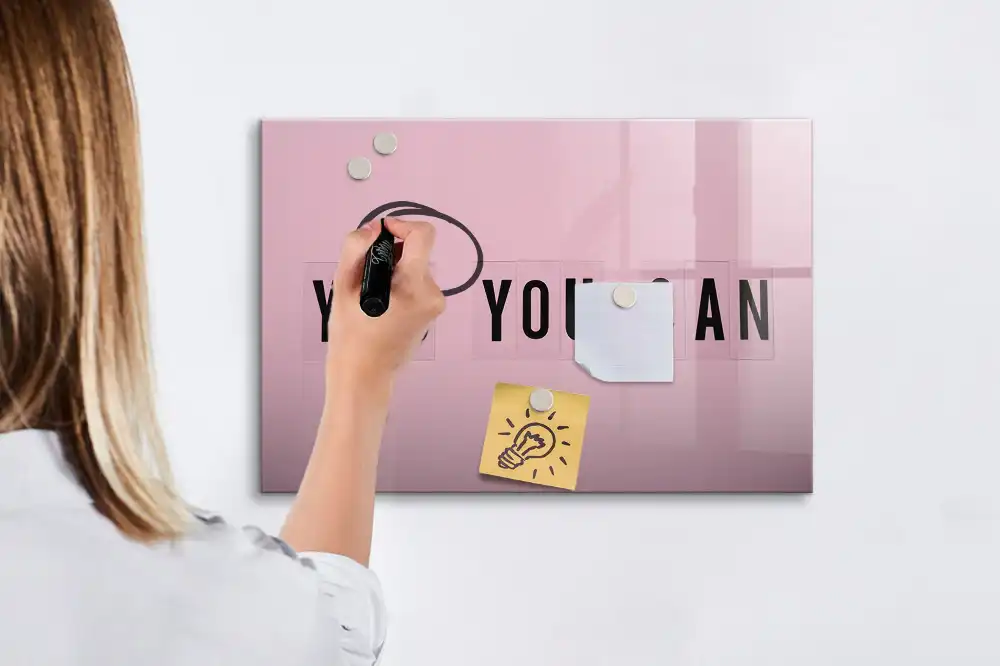 Magnetická kreslicí tabule s nápisem Zvládneš všechno