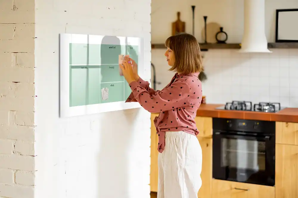 Magnetická kreslicí tabule a organizér na kancelářský stůl