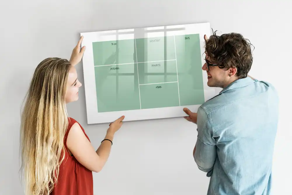 Magnetická kreslicí tabule a organizér na kancelářský stůl