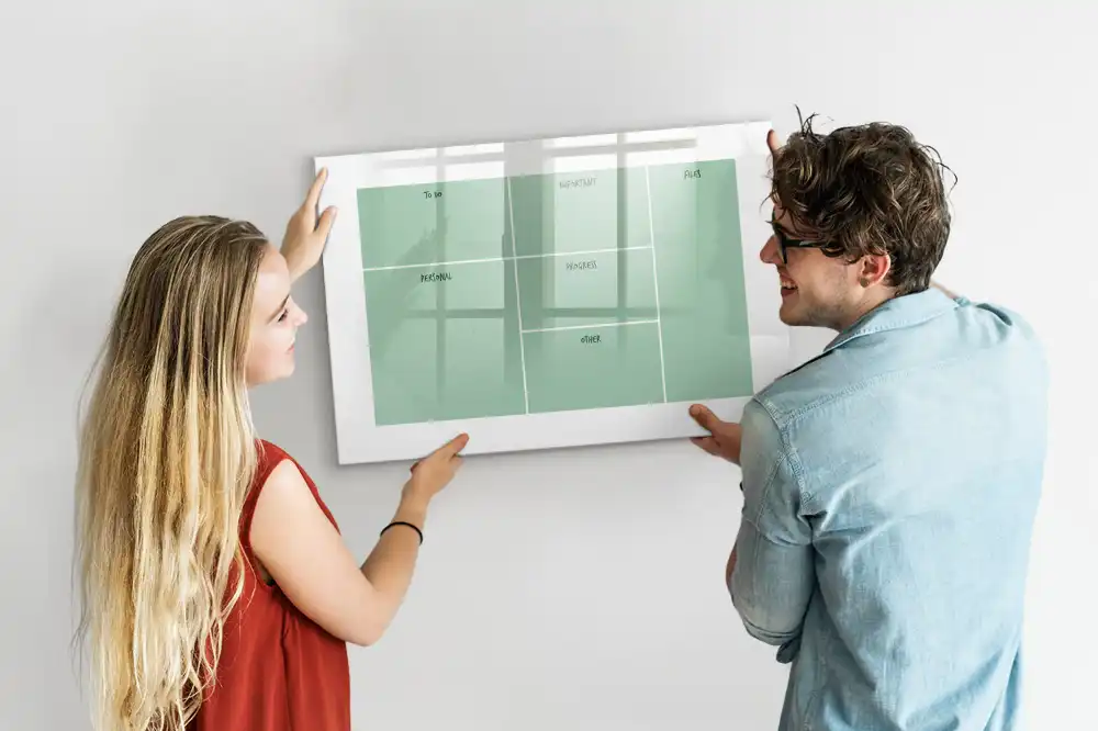 Magnetická kreslicí tabule a organizér na kancelářský stůl