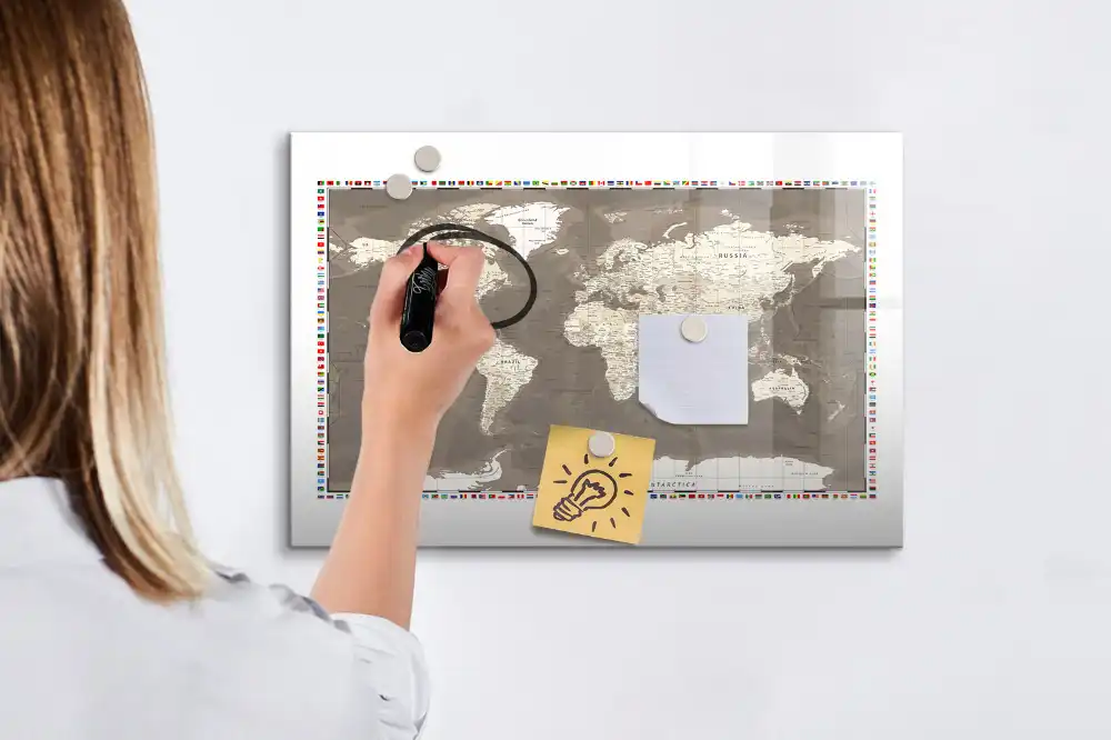 Dětská magnetická kreslící tabule s motivem kontinentů