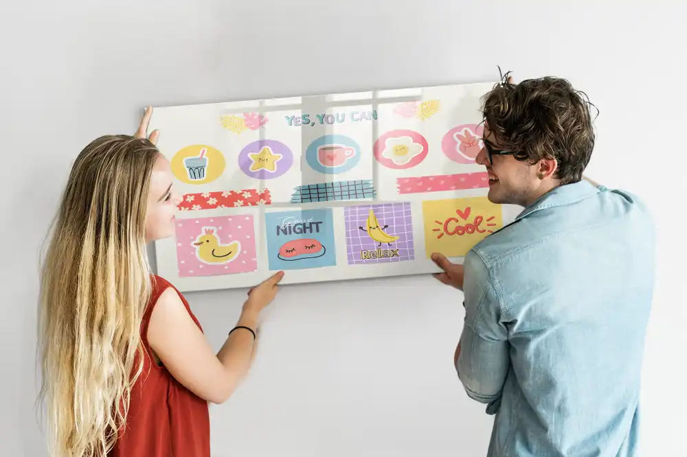Magnetická kreslicí tabule a školní plánovač pro studenty