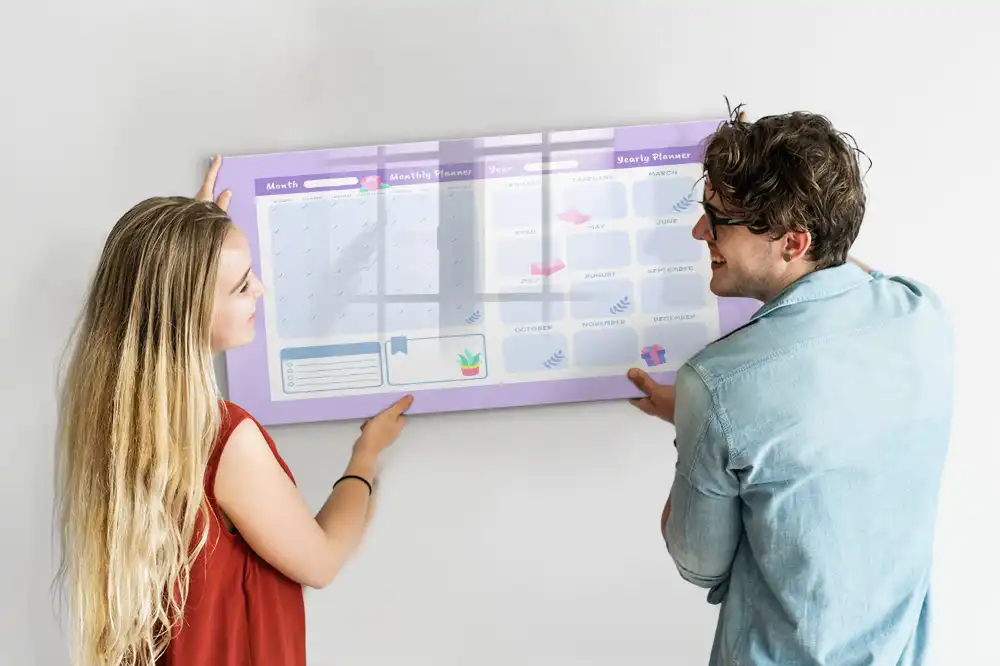 Dětská magnetická kreslící tabule s ročním organizérem v růžové barvě