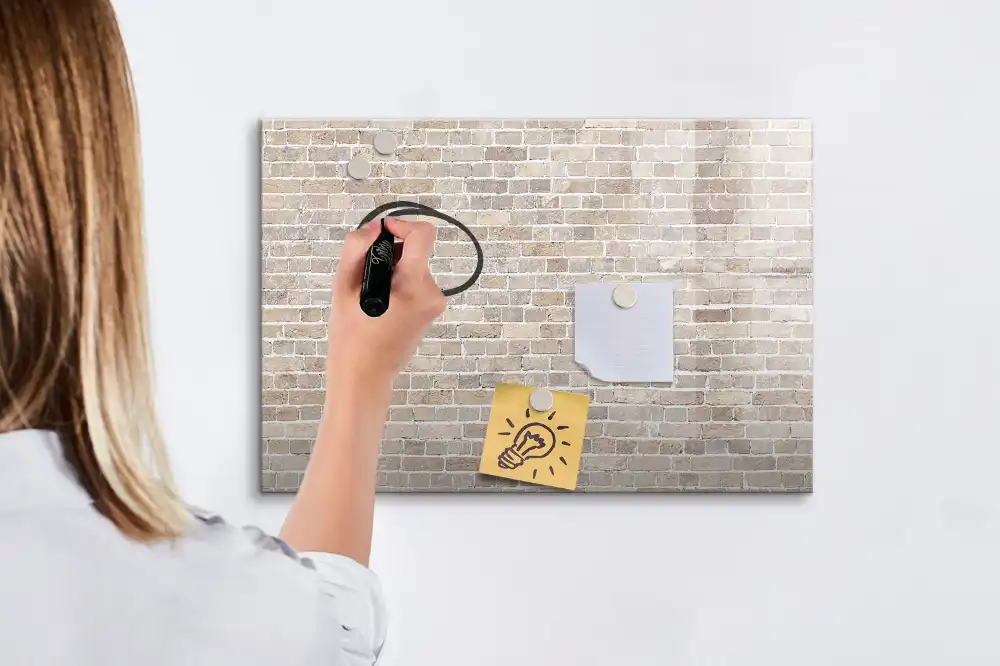 Magnetická kreslicí tabulka s motivem cihlové zdi