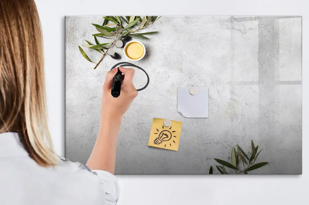 Minimalistická magnetická kreslící tabule pro děti s motivem olivových ratolestí