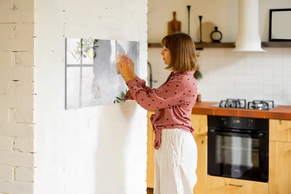 Minimalistická magnetická kreslící tabule pro děti s motivem olivových ratolestí