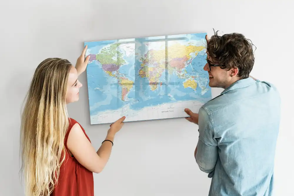 Magnetická tabule na kreslení s politickou mapou kontinentů