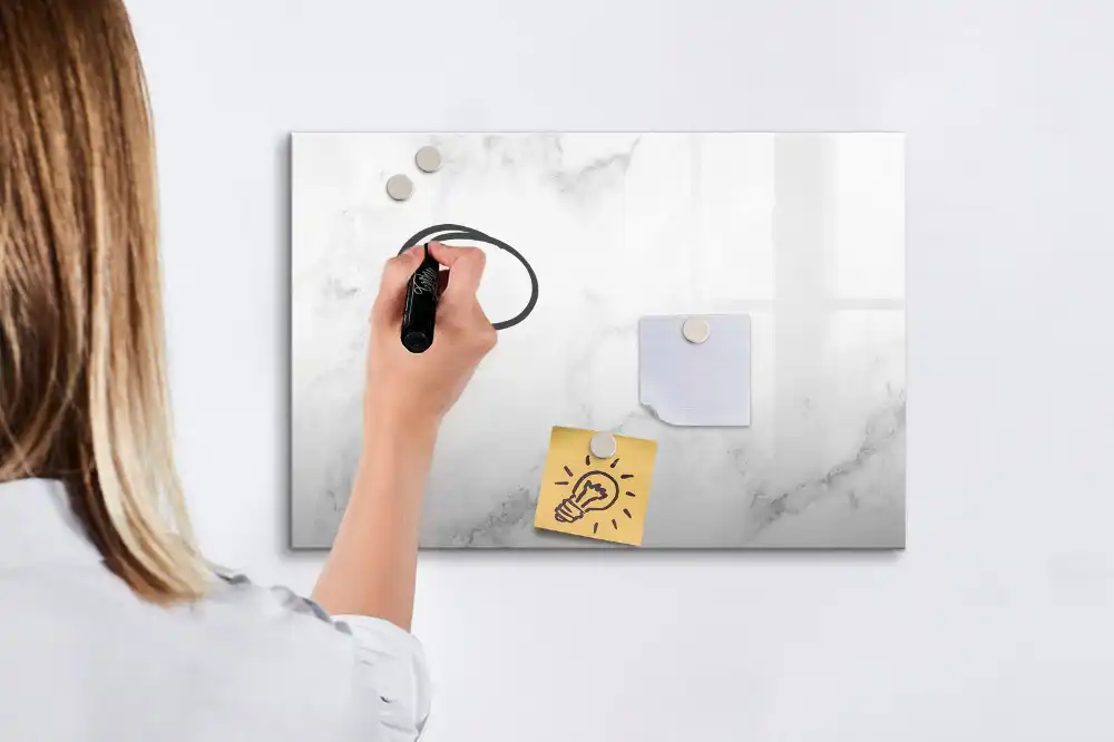 Dětská magnetická kreslící tabule s mramorovým designem