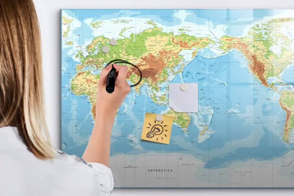 Magnetická kreslící tabule pro děti s motivem fyzikální mapy světa