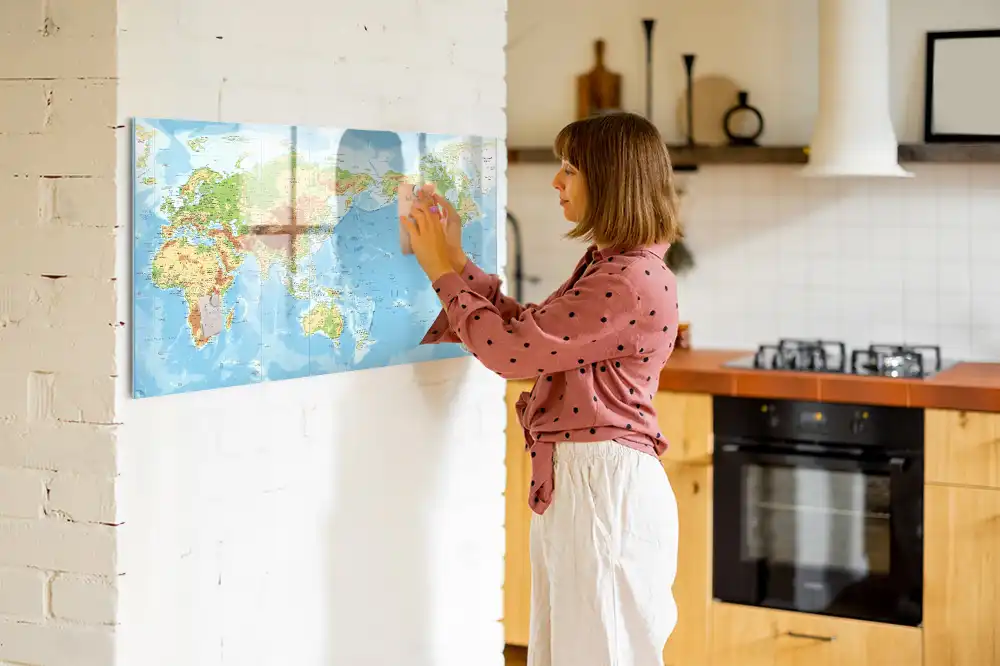 Magnetická kreslící tabule pro děti s motivem fyzikální mapy světa