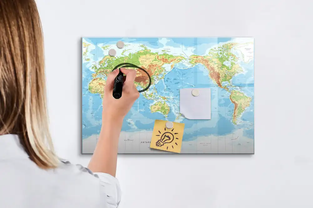 Magnetická kreslící tabule pro děti s motivem fyzikální mapy světa