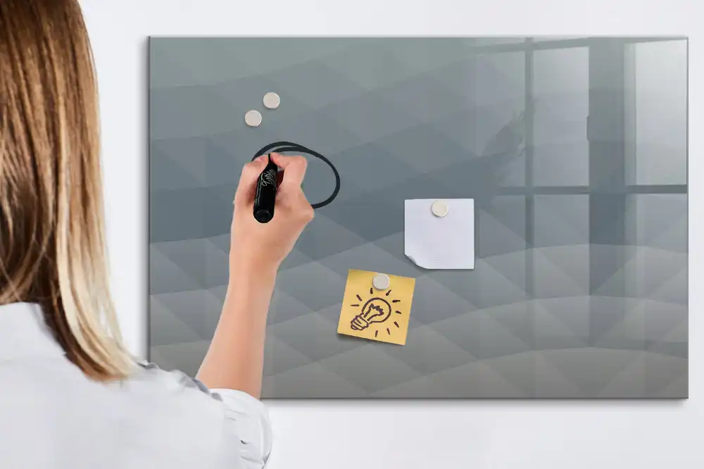 Magnetická kreslicí tabule s abstraktním vlnitým motivem