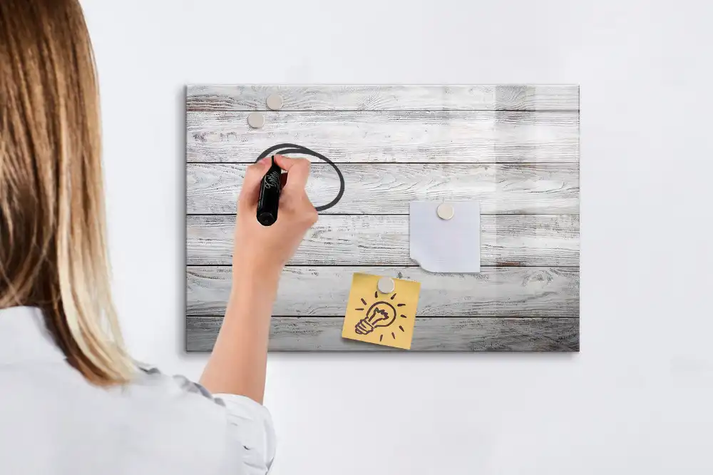 Dětská magnetická kreslicí tabule se dřevěným rámem